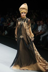 Novia Hertini Recapturing West Sumatra. Explore Minangkabau Herritage. Indonesia Fashion Week 2013 at Jakarta Convention Center. 15 Februari 2013. Senayan. Jakarta. [Foto: Mohammad Abduh/Wolipop]