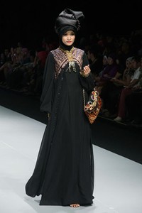 Novia Hertini Recapturing West Sumatra. Explore Minangkabau Herritage. Indonesia Fashion Week 2013 at Jakarta Convention Center. 15 Februari 2013. Senayan. Jakarta. [Foto: Mohammad Abduh/Wolipop]