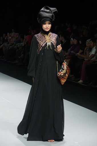 Novia Hertini Recapturing West Sumatra. Explore Minangkabau Herritage. Indonesia Fashion Week 2013 at Jakarta Convention Center. 15 Februari 2013. Senayan. Jakarta. [Foto: Mohammad Abduh/Wolipop]