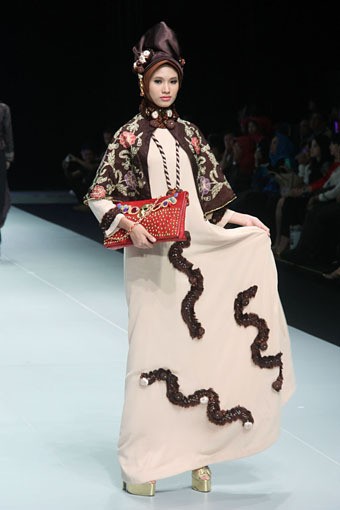 Novia Hertini Recapturing West Sumatra. Explore Minangkabau Herritage. Indonesia Fashion Week 2013 at Jakarta Convention Center. 15 Februari 2013. Senayan. Jakarta. [Foto: Mohammad Abduh/Wolipop]