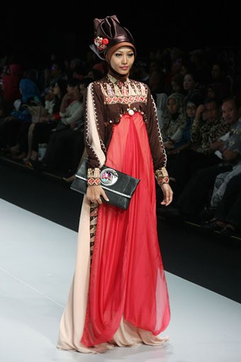 Novia Hertini Recapturing West Sumatra. Explore Minangkabau Herritage. Indonesia Fashion Week 2013 at Jakarta Convention Center. 15 Februari 2013. Senayan. Jakarta. [Foto: Mohammad Abduh/Wolipop]