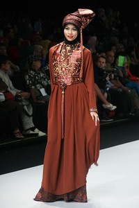 Novia Hertini Recapturing West Sumatra. Explore Minangkabau Herritage. Indonesia Fashion Week 2013 at Jakarta Convention Center. 15 Februari 2013. Senayan. Jakarta. [Foto: Mohammad Abduh/Wolipop]