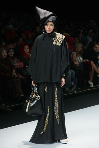 Novia Hertini Recapturing West Sumatra. Explore Minangkabau Herritage. Indonesia Fashion Week 2013 at Jakarta Convention Center. 15 Februari 2013. Senayan. Jakarta. [Foto: Mohammad Abduh/Wolipop]