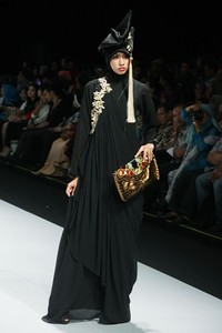 Novia Hertini Recapturing West Sumatra. Explore Minangkabau Herritage. Indonesia Fashion Week 2013 at Jakarta Convention Center. 15 Februari 2013. Senayan. Jakarta. [Foto: Mohammad Abduh/Wolipop]