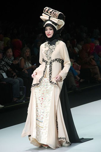 Jakarta, Indonesia - 15 Februari, Novia Hertini Recapturing West Sumatra, Explore Minangkabau Herritage, Indonesia Fashion Week 2013 at Jakarta Convention Center, 15 Februari 2013. Senayan, Jakarta. (Foto by Mohammad Abduh/Wolipop)