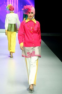 Jakarta, Indonesia - 15 Februari. Oki Wong The Journey. Explore Minangkabau Herritage. Indonesia Fashion Week 2013 at Jakarta Convention Center. 15 Februari 2013. Senayan. Jakarta. [Foto: Mohammad Abduh/Wolipop]