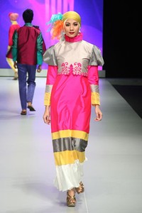 Jakarta, Indonesia - 15 Februari. Oki Wong The Journey. Explore Minangkabau Herritage. Indonesia Fashion Week 2013 at Jakarta Convention Center. 15 Februari 2013. Senayan. Jakarta. [Foto: Mohammad Abduh/Wolipop]