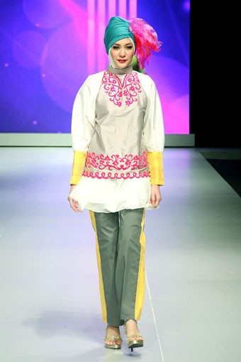 Jakarta, Indonesia - 15 Februari. Oki Wong The Journey. Explore Minangkabau Herritage. Indonesia Fashion Week 2013 at Jakarta Convention Center. 15 Februari 2013. Senayan. Jakarta. [Foto: Mohammad Abduh/Wolipop]