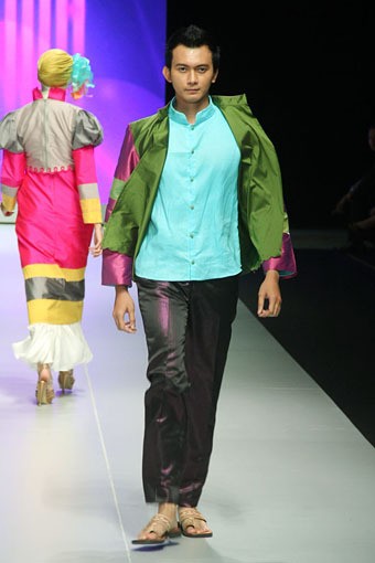 Jakarta, Indonesia - 15 Februari. Oki Wong The Journey. Explore Minangkabau Herritage. Indonesia Fashion Week 2013 at Jakarta Convention Center. 15 Februari 2013. Senayan. Jakarta. [Foto: Mohammad Abduh/Wolipop]