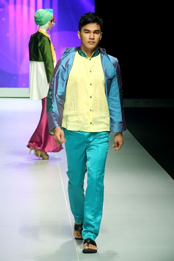 Jakarta, Indonesia - 15 Februari. Oki Wong The Journey. Explore Minangkabau Herritage. Indonesia Fashion Week 2013 at Jakarta Convention Center. 15 Februari 2013. Senayan. Jakarta. [Foto: Mohammad Abduh/Wolipop]