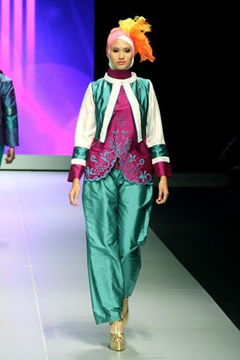 Jakarta, Indonesia - 15 Februari. Oki Wong The Journey. Explore Minangkabau Herritage. Indonesia Fashion Week 2013 at Jakarta Convention Center. 15 Februari 2013. Senayan. Jakarta. [Foto: Mohammad Abduh/Wolipop]