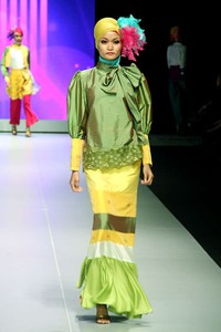 Jakarta, Indonesia - 15 Februari. Oki Wong The Journey. Explore Minangkabau Herritage. Indonesia Fashion Week 2013 at Jakarta Convention Center. 15 Februari 2013. Senayan. Jakarta. [Foto: Mohammad Abduh/Wolipop]