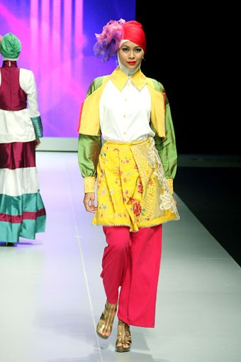 Jakarta, Indonesia - 15 Februari. Oki Wong The Journey. Explore Minangkabau Herritage. Indonesia Fashion Week 2013 at Jakarta Convention Center. 15 Februari 2013. Senayan. Jakarta. [Foto: Mohammad Abduh/Wolipop]