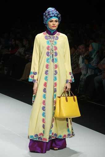 Jakarta, Indonesia - 15 Februari. En Shirikie Sangguluang. Explore Minangkabau Herritage. Indonesia Fashion Week 2013 at Jakarta Convention Center. 15 Februari 2013. Senayan. Jakarta. [Foto: Mohammad Abduh/Wolipop]