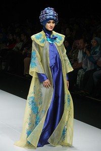 Jakarta, Indonesia - 15 Februari. En Shirikie Sangguluang. Explore Minangkabau Herritage. Indonesia Fashion Week 2013 at Jakarta Convention Center. 15 Februari 2013. Senayan. Jakarta. [Foto: Mohammad Abduh/Wolipop]