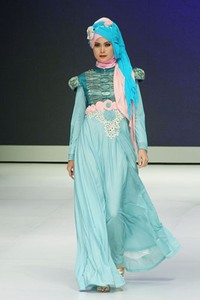 Jakarta, Indonesia - 15 Februari 2013. Ade Listiani The Imagine West Sumatra. Indonesia Fashion Week 2013 Explore Minangkabau Herritage at Jakarta Convention Center. Senayan. Jakarta. [Foto: Mohammad Abduh/Wolipop]