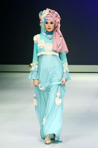 Jakarta, Indonesia - 15 Februari 2013. Ade Listiani The Imagine West Sumatra. Indonesia Fashion Week 2013 Explore Minangkabau Herritage at Jakarta Convention Center. Senayan. Jakarta. [Foto: Mohammad Abduh/Wolipop]