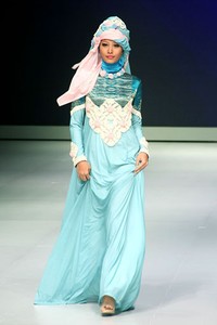 Jakarta, Indonesia - 15 Februari 2013. Ade Listiani The Imagine West Sumatra. Indonesia Fashion Week 2013 Explore Minangkabau Herritage at Jakarta Convention Center. Senayan. Jakarta. [Foto: Mohammad Abduh/Wolipop]