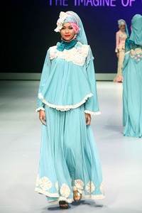 Jakarta, Indonesia - 15 Februari 2013. Ade Listiani The Imagine West Sumatra. Indonesia Fashion Week 2013 Explore Minangkabau Herritage at Jakarta Convention Center. Senayan. Jakarta. [Foto: Mohammad Abduh/Wolipop]