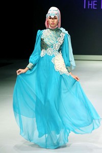 Jakarta, Indonesia - 15 Februari 2013. Ade Listiani The Imagine West Sumatra. Indonesia Fashion Week 2013 Explore Minangkabau Herritage at Jakarta Convention Center. Senayan. Jakarta. [Foto: Mohammad Abduh/Wolipop]