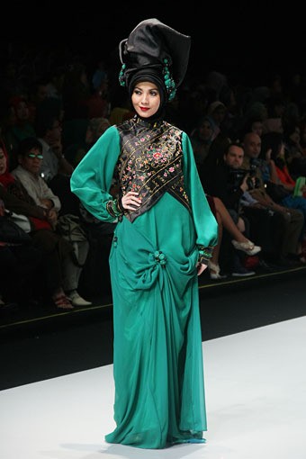Novia Hertini Recapturing West Sumatra. Explore Minangkabau Herritage. Indonesia Fashion Week 2013 at Jakarta Convention Center. 15 Februari 2013. Senayan. Jakarta. [Foto: Mohammad Abduh/Wolipop]