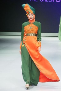 Yadiryah Zunur The Green Land of West Sumetra. Explore Minangkabau Herritage. Indonesia Fashion Week 2013 at Jakarta Convention Center. 15 Februari 2013. Senayan. Jakarta. [Foto: Mohammad Abduh/Wolipop]