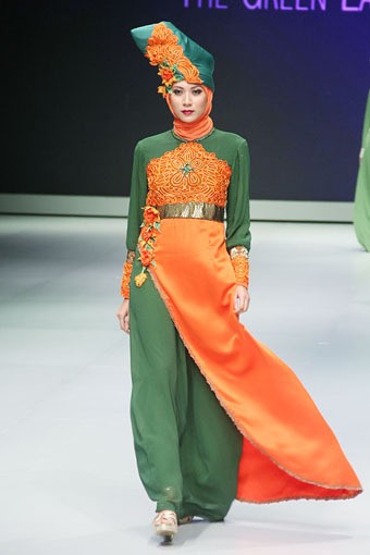 Yadiryah Zunur The Green Land of West Sumetra. Explore Minangkabau Herritage. Indonesia Fashion Week 2013 at Jakarta Convention Center. 15 Februari 2013. Senayan. Jakarta. [Foto: Mohammad Abduh/Wolipop]