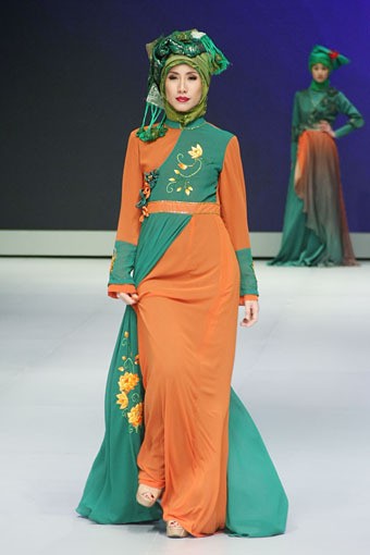 Yadiryah Zunur The Green Land of West Sumetra. Explore Minangkabau Herritage. Indonesia Fashion Week 2013 at Jakarta Convention Center. 15 Februari 2013. Senayan. Jakarta. [Foto: Mohammad Abduh/Wolipop]