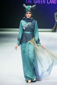 Yadiryah Zunur The Green Land of West Sumetra. Explore Minangkabau Herritage. Indonesia Fashion Week 2013 at Jakarta Convention Center. 15 Februari 2013. Senayan. Jakarta. [Foto: Mohammad Abduh/Wolipop]