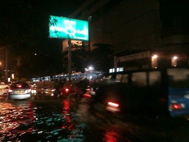 Banjir di Simpang Lima Semarang, Warga Temukan Ular Piton