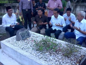Tiba di Medan, Jokowi Ziarah ke Makam Eks Gubernur Sumut