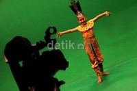 Kostum unik Sandrina untuk penampilannya pekan ini. (Ridho/detikFoto).