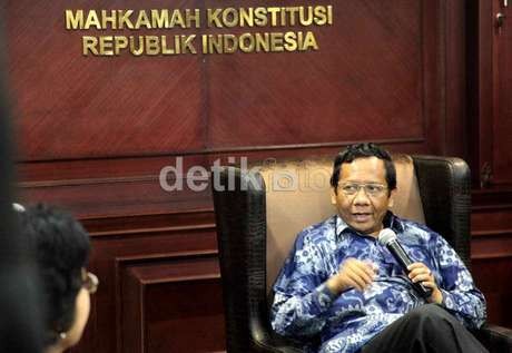Mahfud MD: Negarawan Harus Turun Benahi Negara, Politikus Minggir Dulu