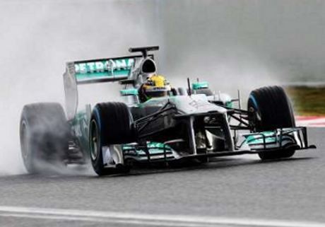 Hamilton Optimistis dengan Mercedes