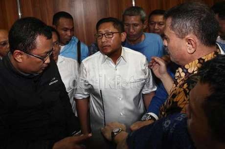 Timwas Century Kunjungi Anas, Ruhut: Itu Pepesan Kosong!