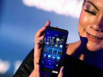 Ponsel ini dibandrol dengan harga Rp 6.999,000.