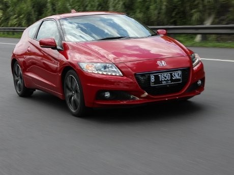 Ngebut dengan Mobil Sport Hybrid Honda CR-Z