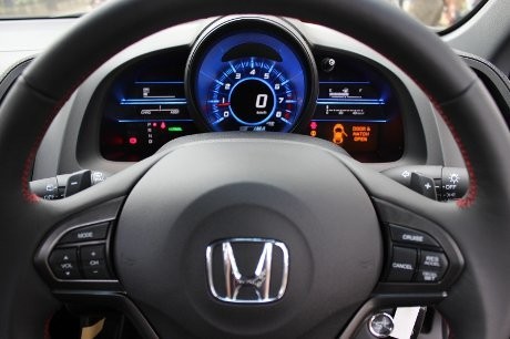 Ngebut dengan Mobil Sport Hybrid Honda CR-Z