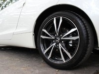 Ngebut dengan Mobil Sport Hybrid Honda CR-Z