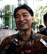Mengenai pemeriksaan hari ini, Choel diperiksa sebagai saksi untuk dua tersangka sekaligus Andi Mallarangeng dan Deddy Kusdinar. Ramses/detikFoto.
