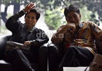 Maria Elisabeth sempat berbincang dengan Zulkarnain Mallarangeng di ruang tunggu KPK. Ramses/detikFoto.