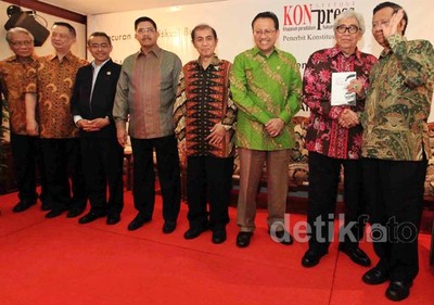 Para Tokoh Hadiri Buku Biografi Mahfud MD