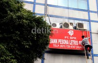 Petugas berhasil memadamkan api.
