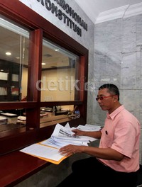 Sebelumnya, DKPP memecat Ketua Panwaslu DKI Ramdansyah pada akhir Oktober tahun lalu. Ramdansyah dinilai DKPP tidak netral dalam menjalankan tugasnya saat Pilgub DKI 2012. Dalam keputusannya, DKPP menilai Ramdansyah berlaku tidak adil terhadap penanganan kasus dugaan pelanggaran kampanye yang dilakukan kubu Gerindra.