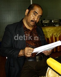 Djafar Albram menunggu di ruang tunggu Komisi III DPR sebelum mengikuti fit and proper test. Ramses/detikFoto.