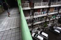 Penghuni rusun ini banyak yang  memiliki kendaraan berupa mobil.     