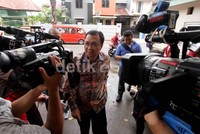 Bambang Soesatyo tiba di rumah Anas.