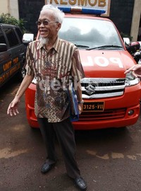 Yusuf Supendi melapokan Mohamad Assegaf SH dan Zainudin Paru SH, penasihat hukum Luthfi Hasan Isaaq mantan presiden Partai Keadilan Sejahtera.         