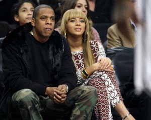 Jay-Z Dikecam Karena Pakai Sepatu dari Kulit Gajah & Ikan Pari