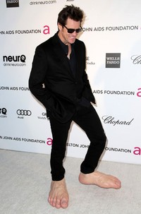 Kaki raksasa Jim Carrey. (Frederick M. Brown/Getty Images).